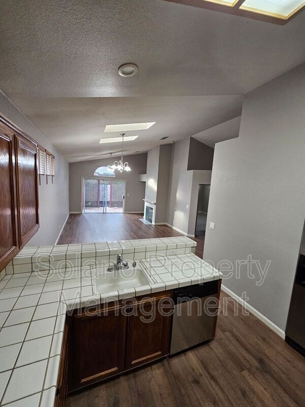 Building Photo - 246 Potrero St