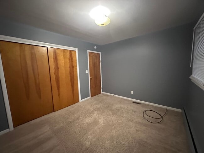 Building Photo - 206 Oak Hill Dr