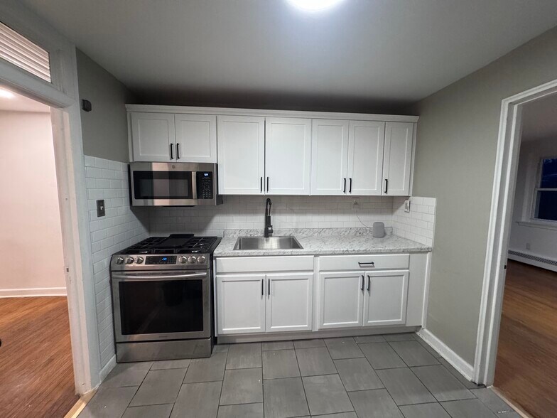 Building Photo - 330 Magee Ave