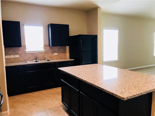 Building Photo - 1532 Maier Dr