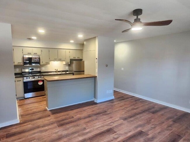 Interior Photo - Lakeside