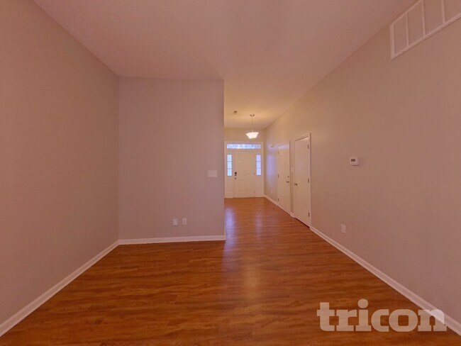 Building Photo - 8523 Lockerbie Ln