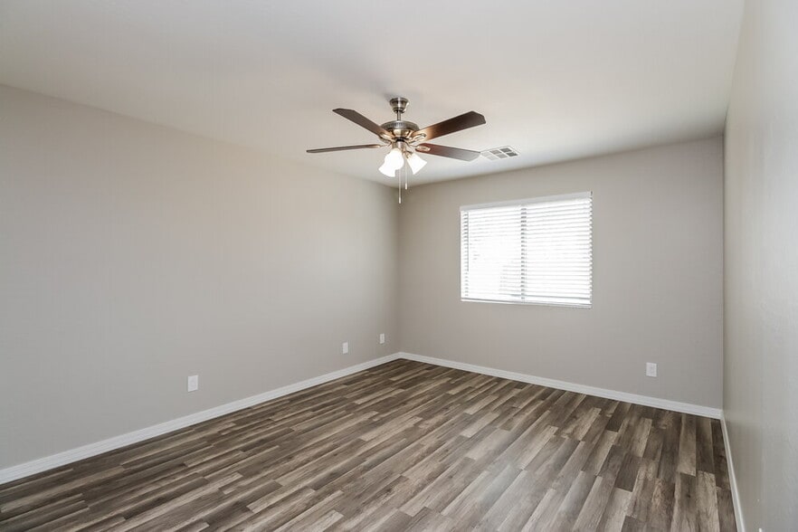 Building Photo - 34895 N Open Range Dr
