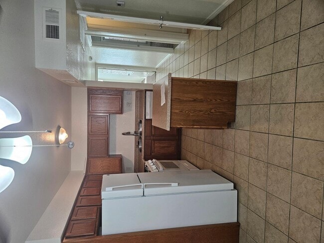 Building Photo - 1310 S Hardy Dr