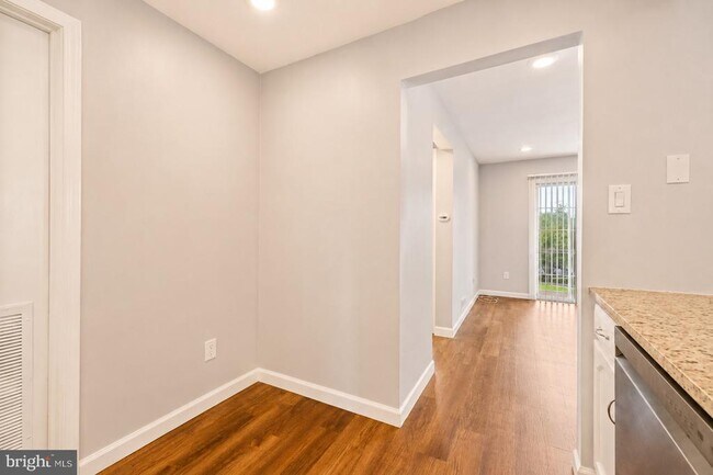 Building Photo - 3520B Neils Ct
