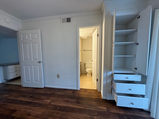 Building Photo - 139 Oyster Bay Cir