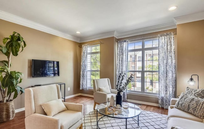 Building Photo - Stunning 2bd/2.5ba TH nestled within the prestigious Belmont Country Club!