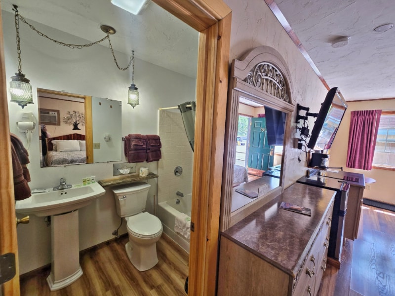 Building Photo - 103 Charles St