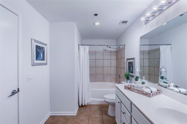 Building Photo - 1511 Locust St