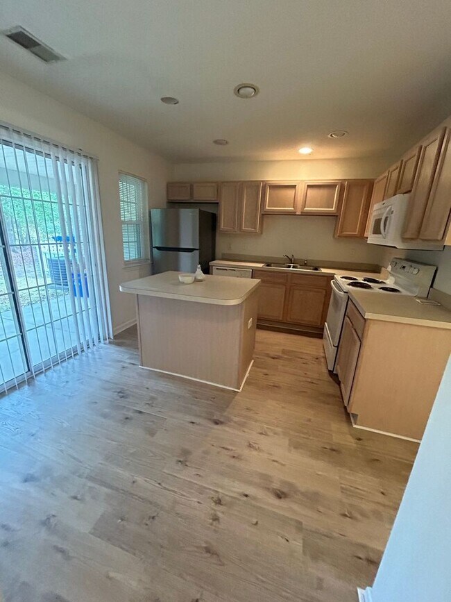 Building Photo - Oak Bluff Townhome