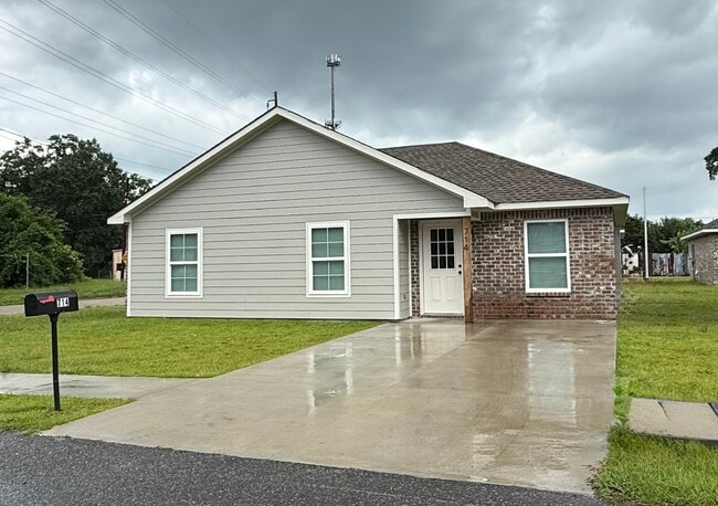 Building Photo - 714 Huval St