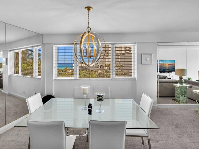 Building Photo - 3000 Holiday Dr