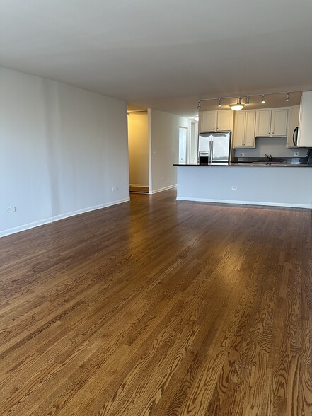 Building Photo - 1350 N Dearborn St