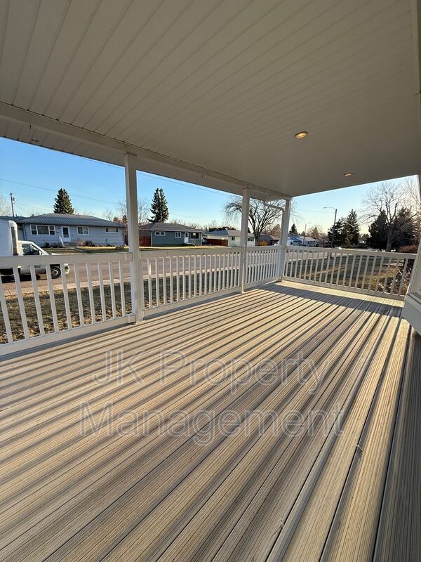 Building Photo - 121 Riverview 4 E