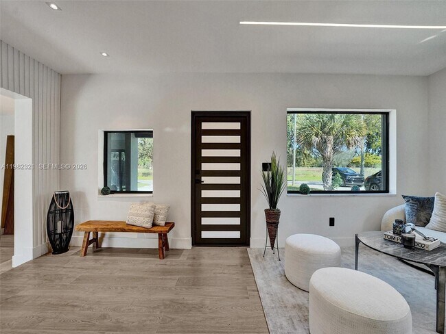 Building Photo - 2066 NE 174th St