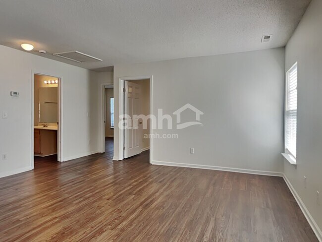 Building Photo - 4987 Harthill Ave