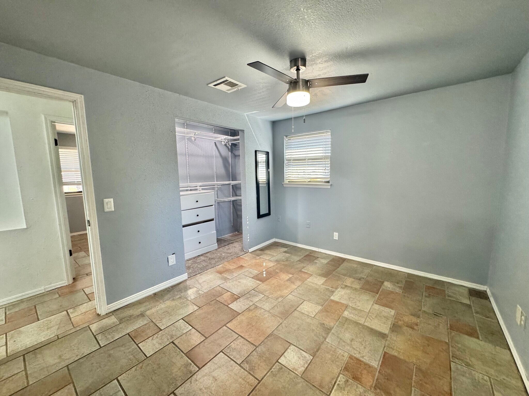 Building Photo - 4200 SE 54th St