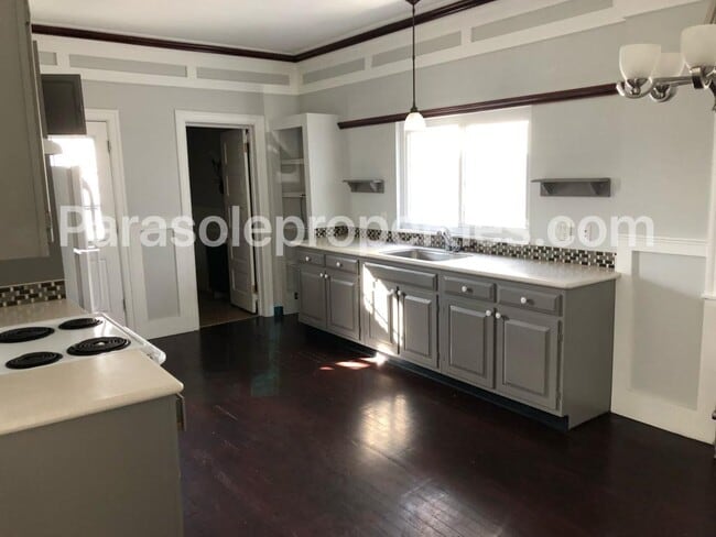 Building Photo - 919 Clay Ave