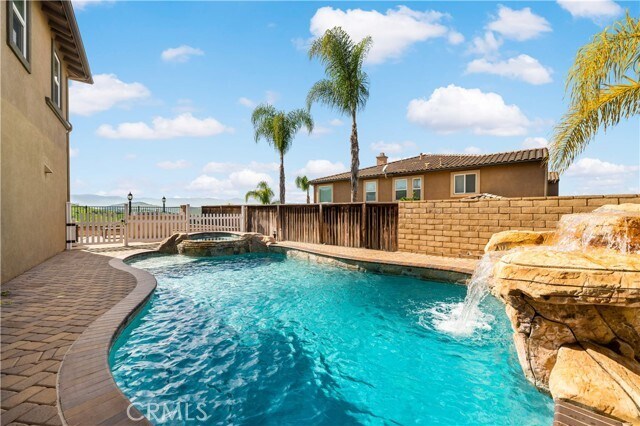 Building Photo - 16423 Village Meadow Dr