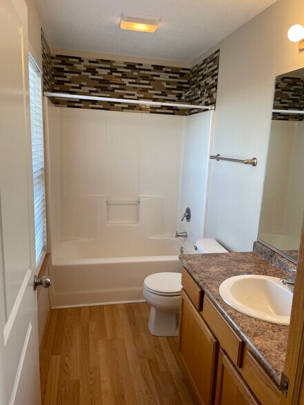 Building Photo - 386 NE Olivewood