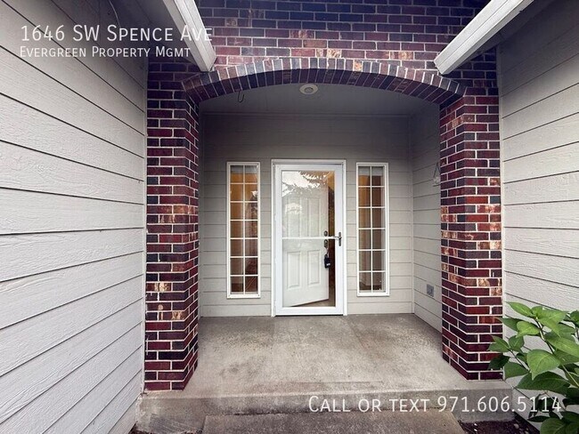 Building Photo - 1646 SW Spence Ave
