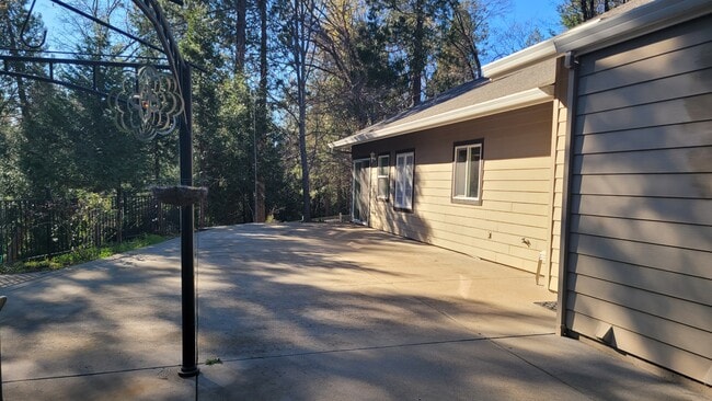 Building Photo - 18449 Shasta Dam Way