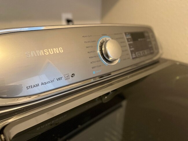 Building Photo - 4 bedroom, 2 bath - One story rental in Kingwood