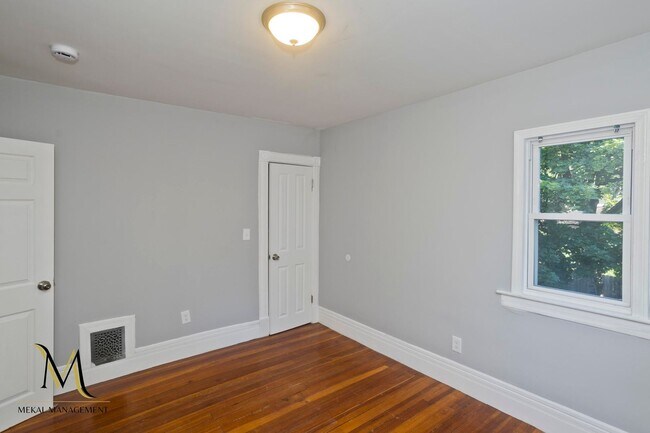 Building Photo - Single Family Home just minutes away from E. Longmeadow!