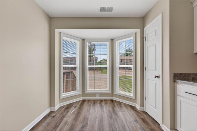 Building Photo - Pet Friendly Two Bedroom!