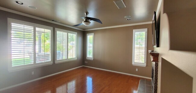 Building Photo - Beautiful House in the Lovely Fair Oaks Ra...
