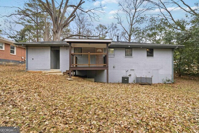 Building Photo - 2953 Meadowview Dr SE