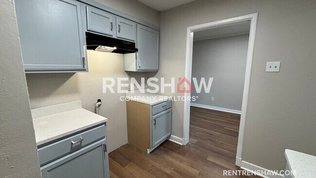 Building Photo - 1911 Quinn Ave