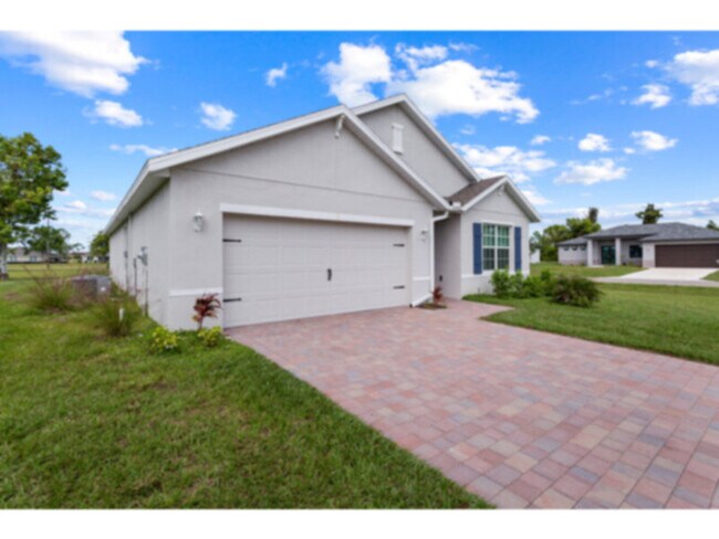 Building Photo - New home in Burnt Store Village in lovely ...
