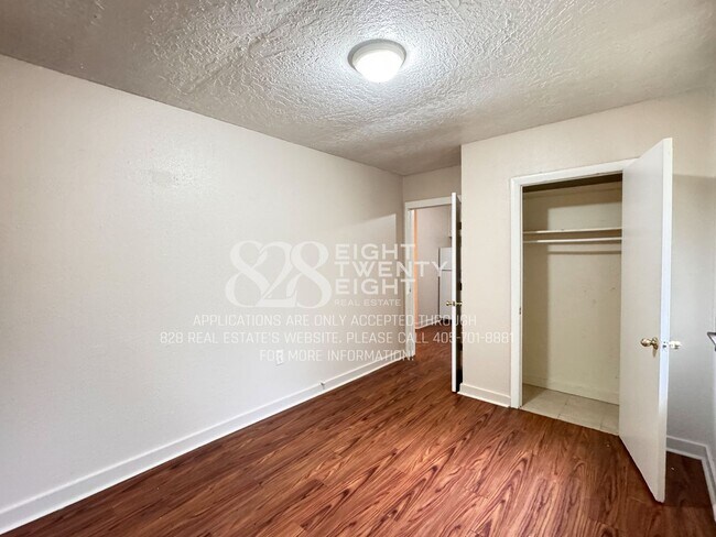 Building Photo - 507 E Walnut St