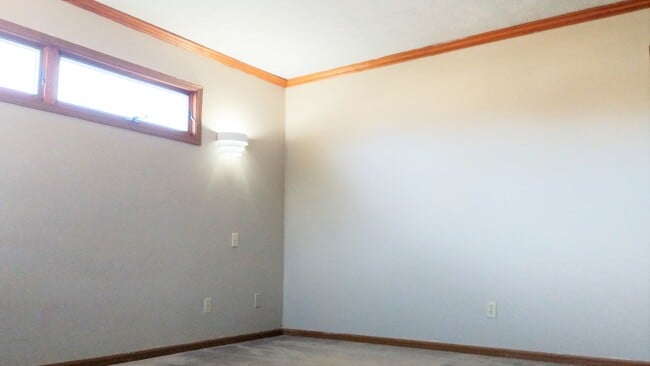 Building Photo - 296 Wintergreen Dr