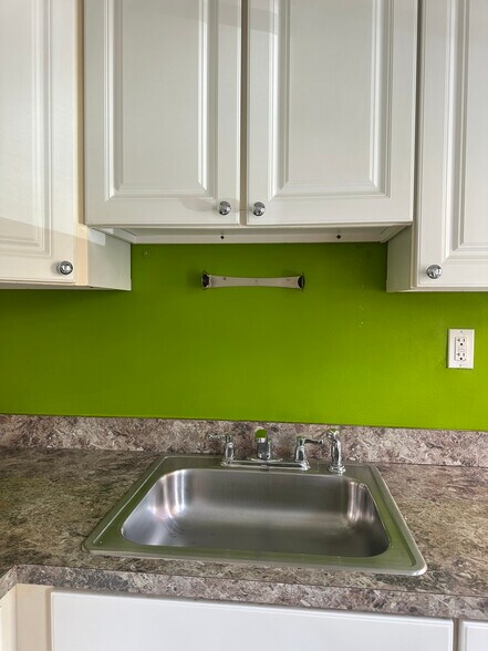 Building Photo - 90 Brainerd Rd