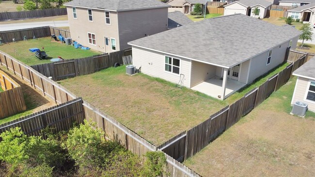 Building Photo - 718 Crystal Lakes Dr