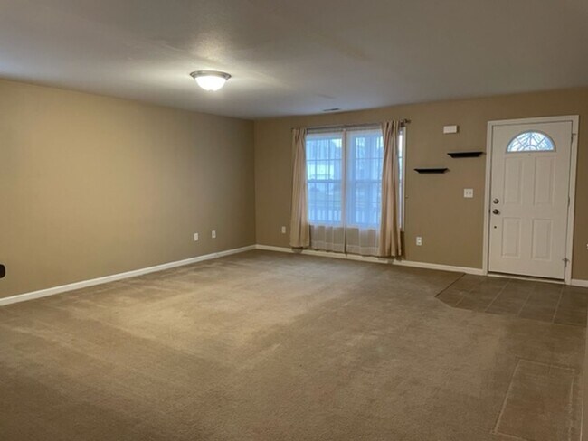 Building Photo - 4 Bedroom House Available August In Gilmore Farm