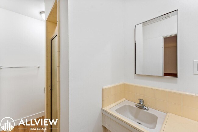 Building Photo - Stylishly Renovated Santa Ana Gem – 4-Bedr...