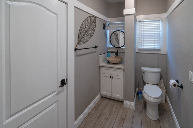 Building Photo - 6407 Dix St