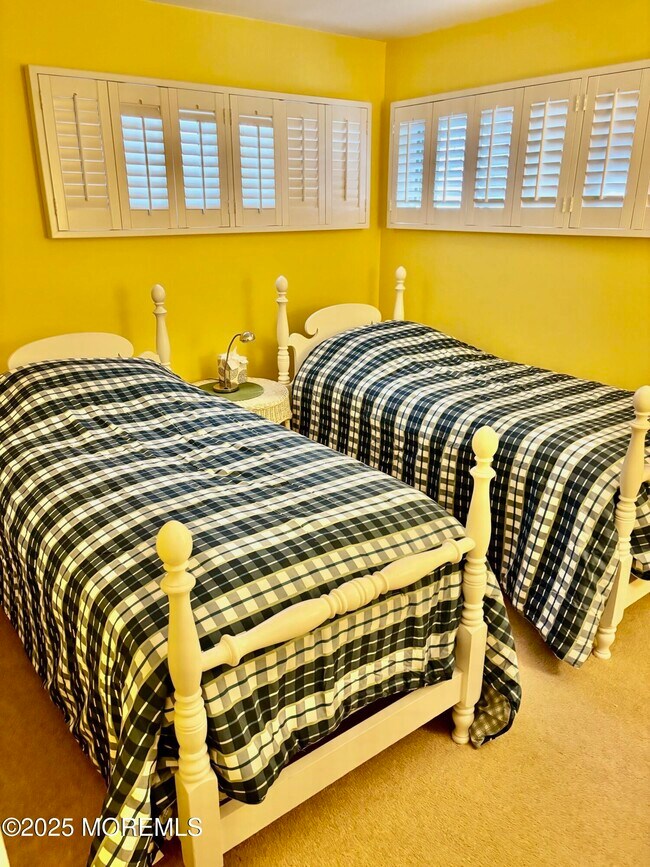 Building Photo - 7 Lincoln Ave