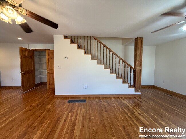 Building Photo - 24 Gardner St