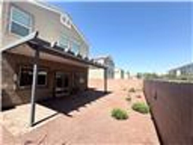 Building Photo - spacious 4 bedroom 2.5 bath home