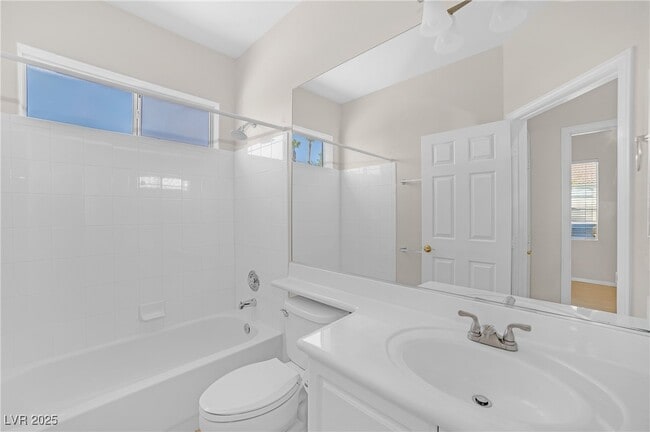 Building Photo - 2042 Hobbyhorse Ave