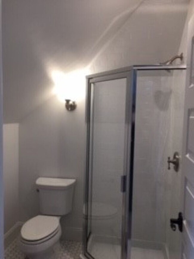 Building Photo - 1127 George St