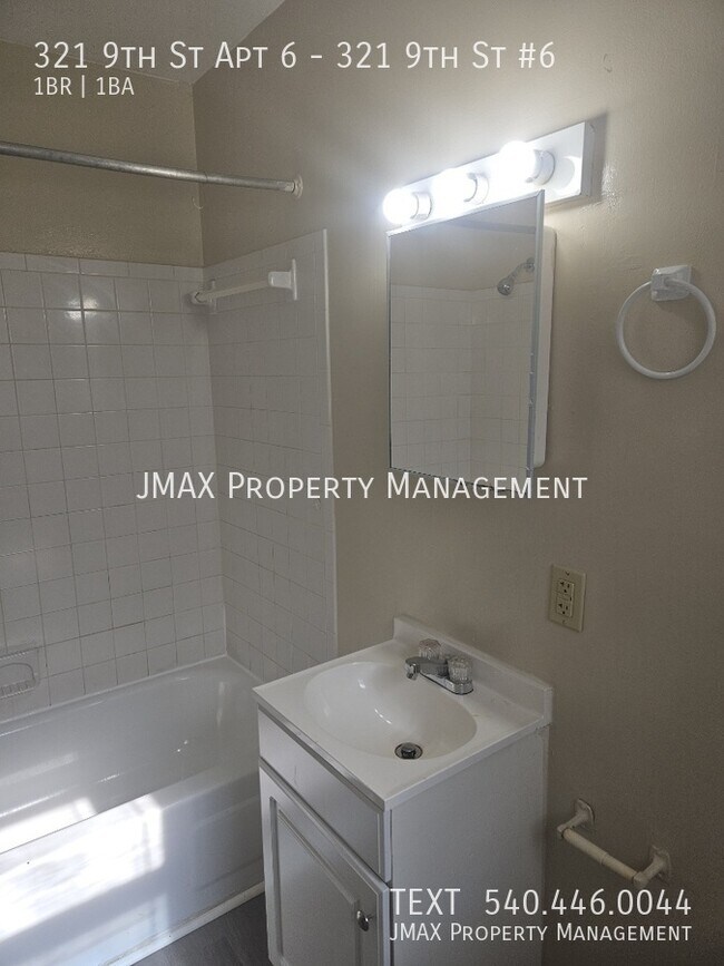 Building Photo - 321 9th St