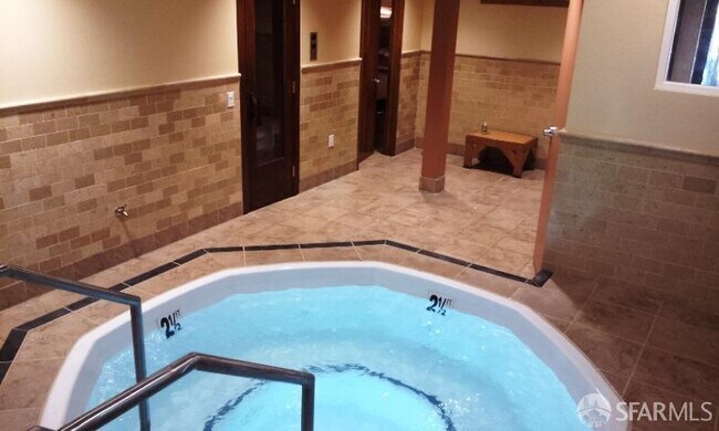 Building Photo - 5140 Diamond Heights Blvd