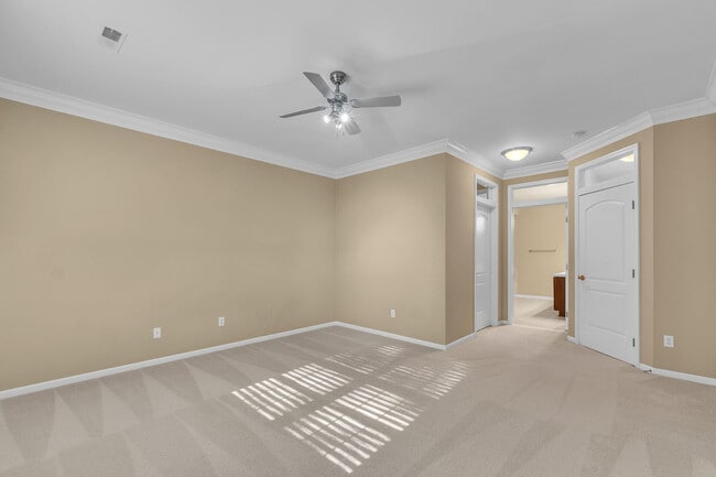 Building Photo - 2950 Hunley Dr
