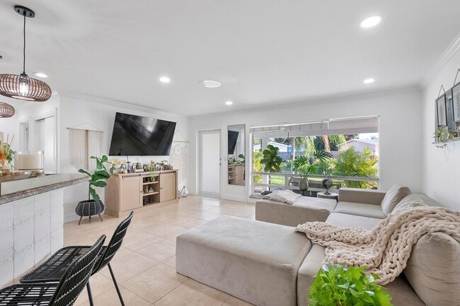 Building Photo - 101 SE 13th St