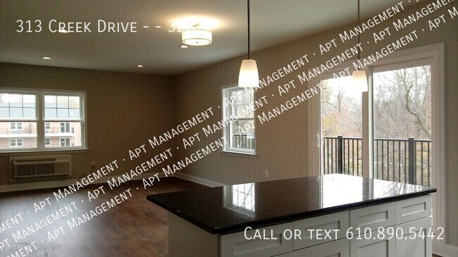 Building Photo - 313 Creek Dr